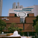 Color image of SFMoMA with both the original red Botta building and the Snohetta expansion in white